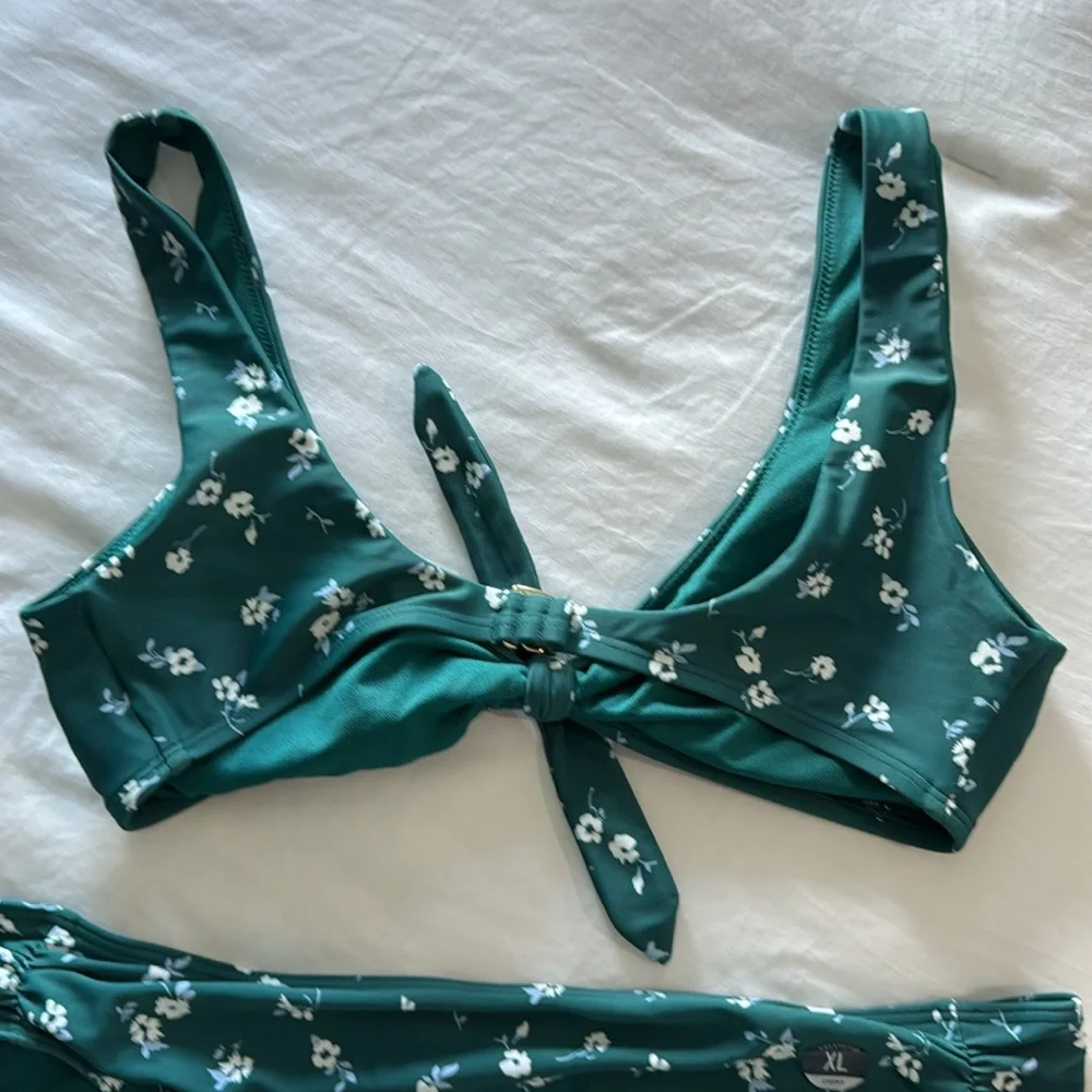 Swimsuit - Picture 4 of 6